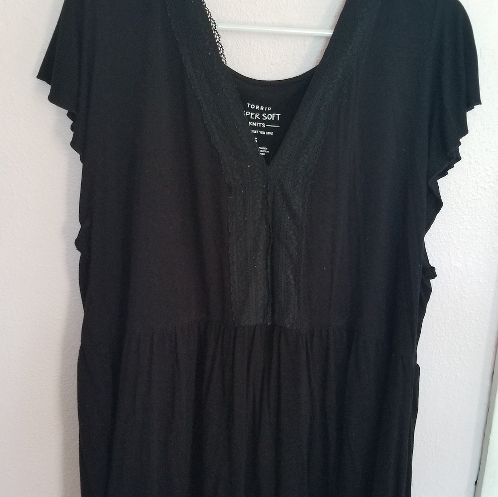 Black v neck Torrid super soft top, short sleeved